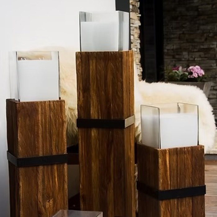 Columna de madera con vela