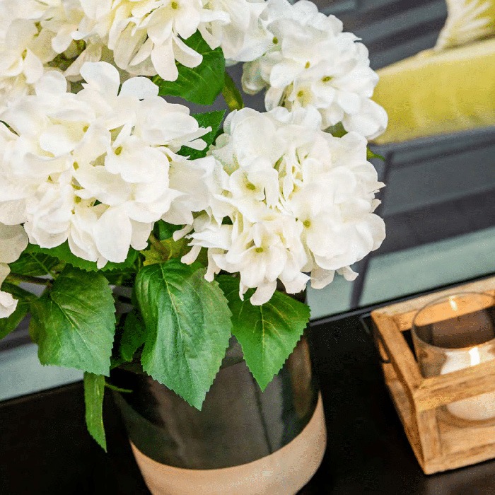 Decoración de mesa con hortensias